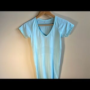LULULEMON | V-Neck Shirt Size 6